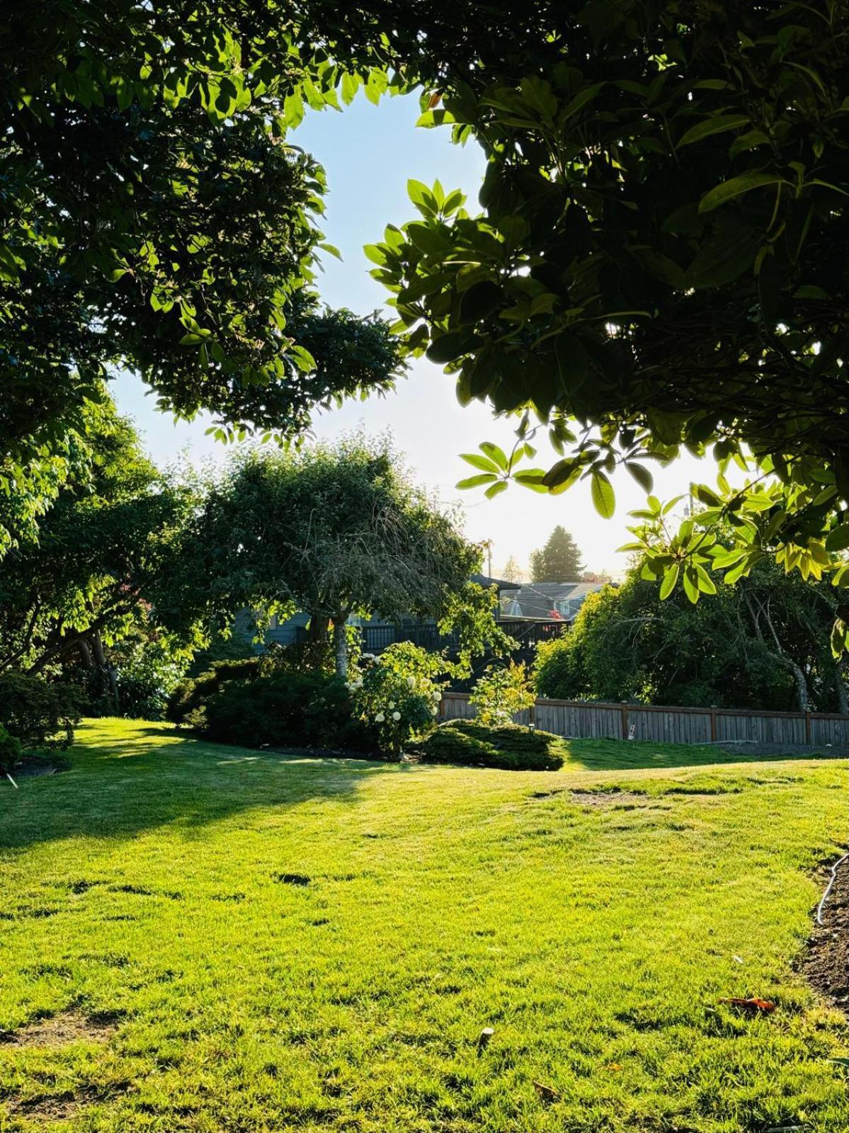 Villa Rivarola Edmonds Exterior photo